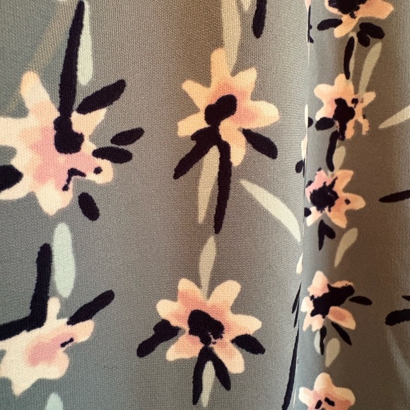 Ann Taylor Floral V-Neck Blouse Size S - Picture 6 of 10